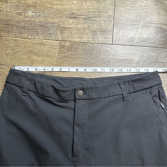 Lululemon Charcoal Athleisure Crop Pant in Size 34W x 26IS - Picture 5 of 8